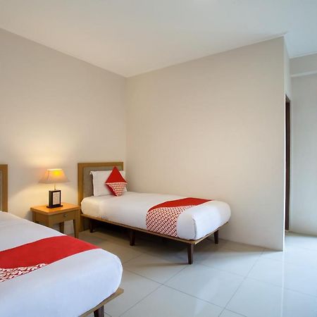 Oyo 107 Kusuma Kemang Suite Jakarta Exterior photo