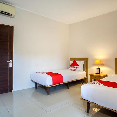 Oyo 107 Kusuma Kemang Suite Jakarta Exterior photo
