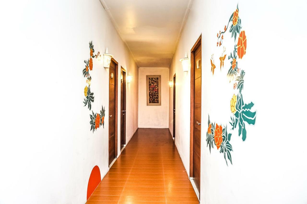 Oyo 107 Kusuma Kemang Suite Jakarta Exterior photo
