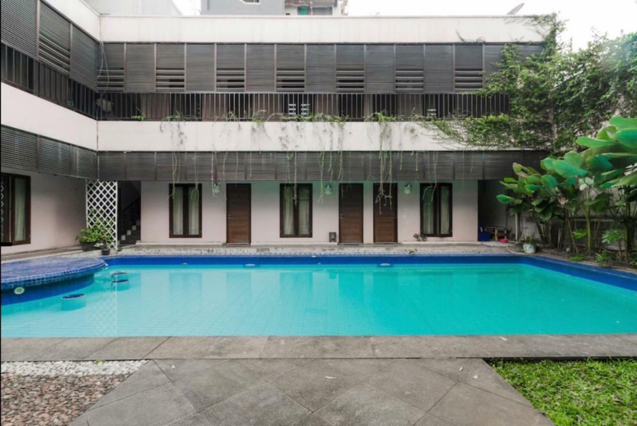 Oyo 107 Kusuma Kemang Suite Jakarta Exterior photo