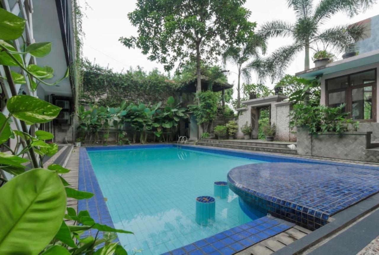Oyo 107 Kusuma Kemang Suite Jakarta Exterior photo