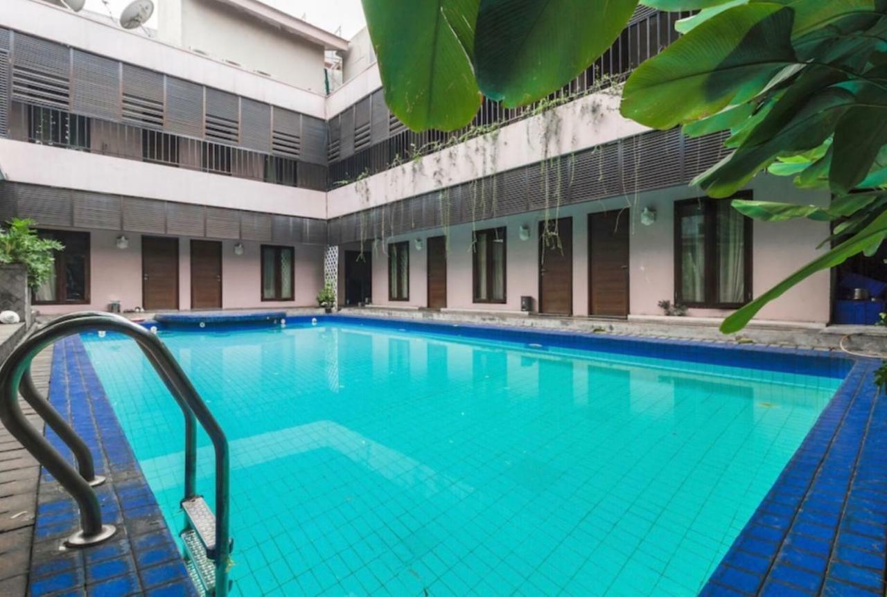 Oyo 107 Kusuma Kemang Suite Jakarta Exterior photo